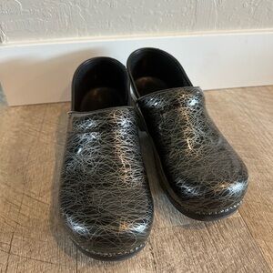 Dansko Women's Black and Gray Patterned Clogs